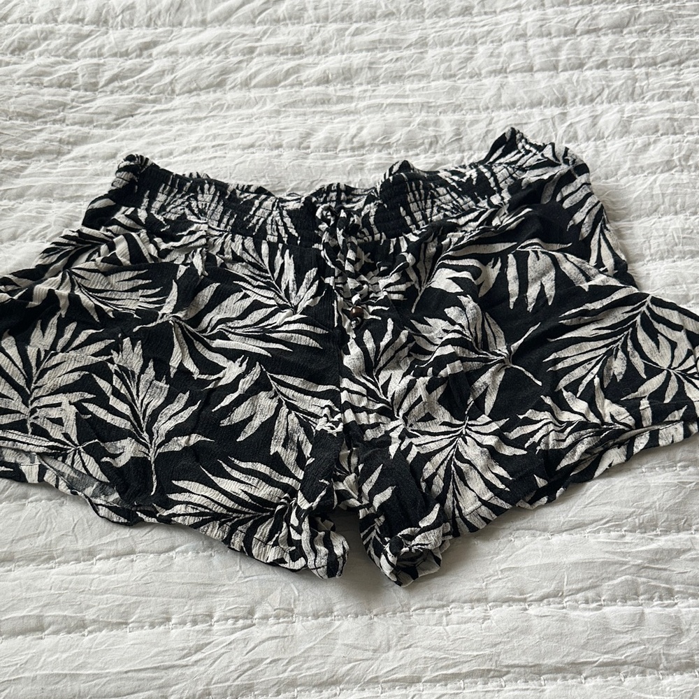 Apt. 9 Black and White Tropical Print High Waist Shorts